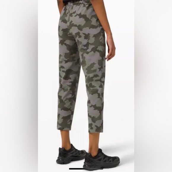 LULULEMON womens size 2 “Keep Moving” 7/8 high rise - Picture 7 of 7